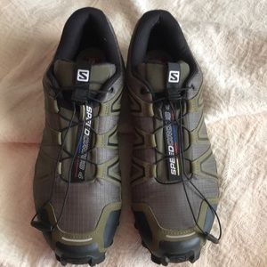 Trail running shoes
